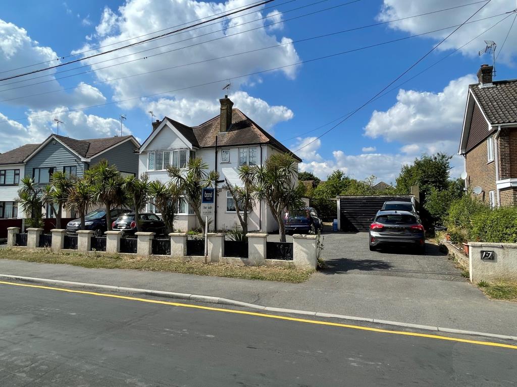 Lot: 97 - FREEHOLD DETACHED HOUSE WITH POTENTIAL - 